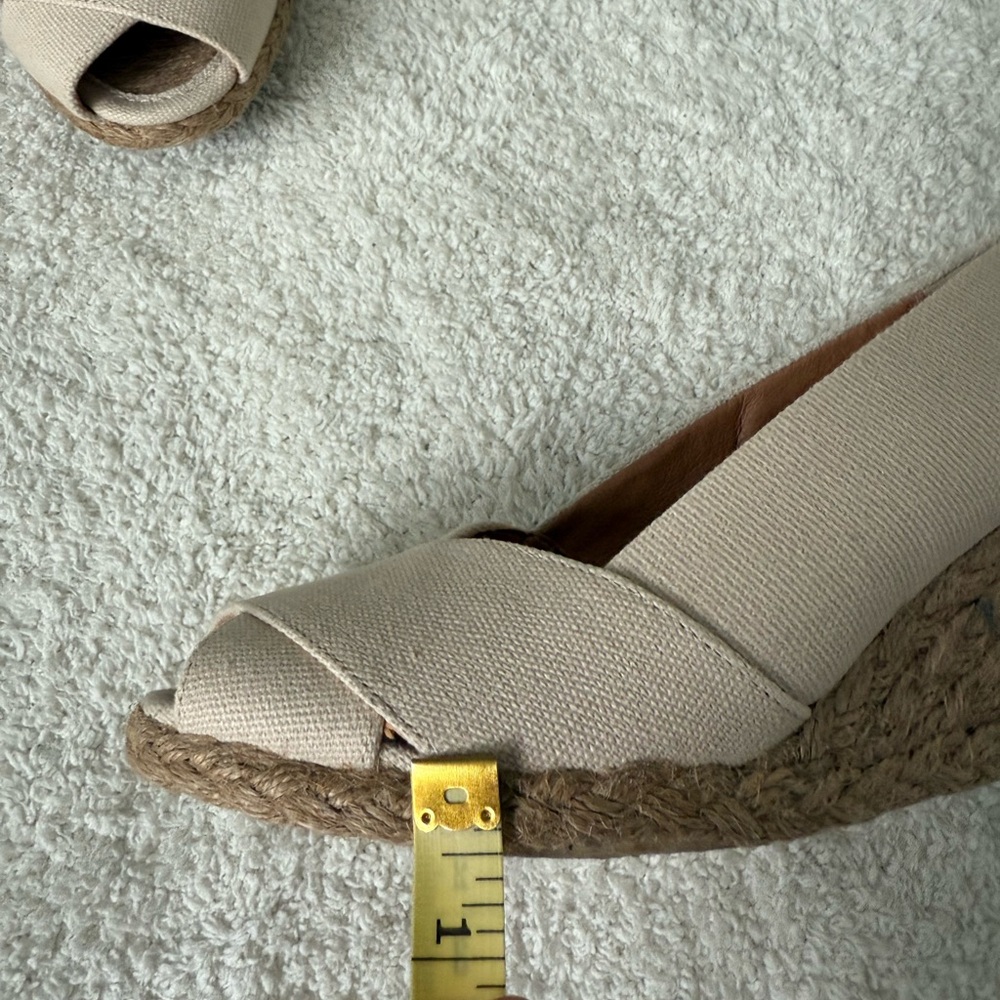Adrienne Vittadini beige size 7 espadrille shoes - Picture 8 of 9